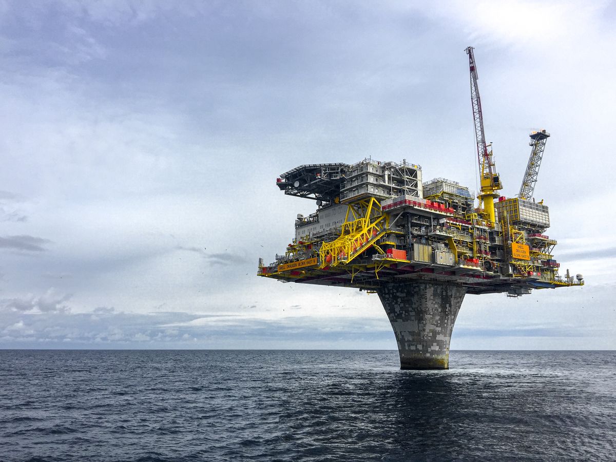 Offshoreplattform i norsk farvann / Offshore platform in Norwegian waters